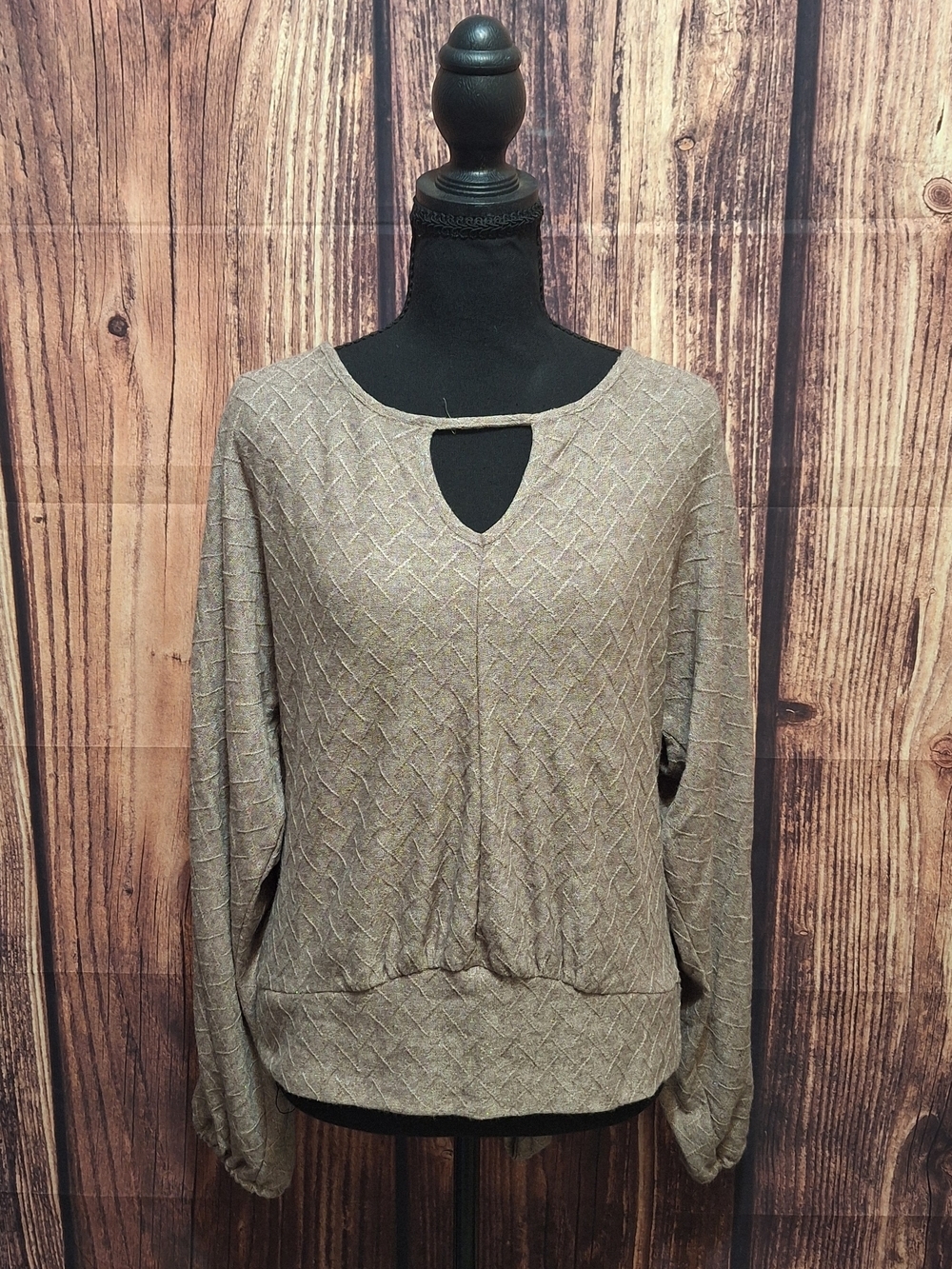 Daytrip Mauve Textured Keyhole Long Sleeve Top Womens Size Small.